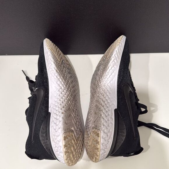 Women’s Nike Sneakers - Picture 4 of 7